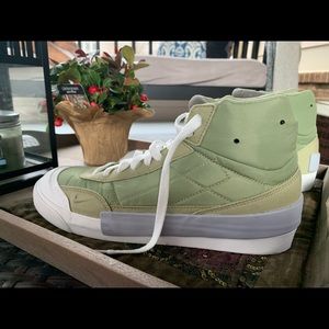 Nike Drop-Type Sneakers